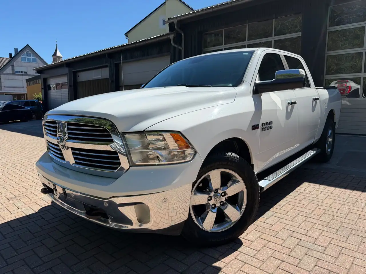 Dodge RAM 5.7 V8 Crew Cab Pick-Up 4x4 Ahk 3500kg — photo 1 of 15