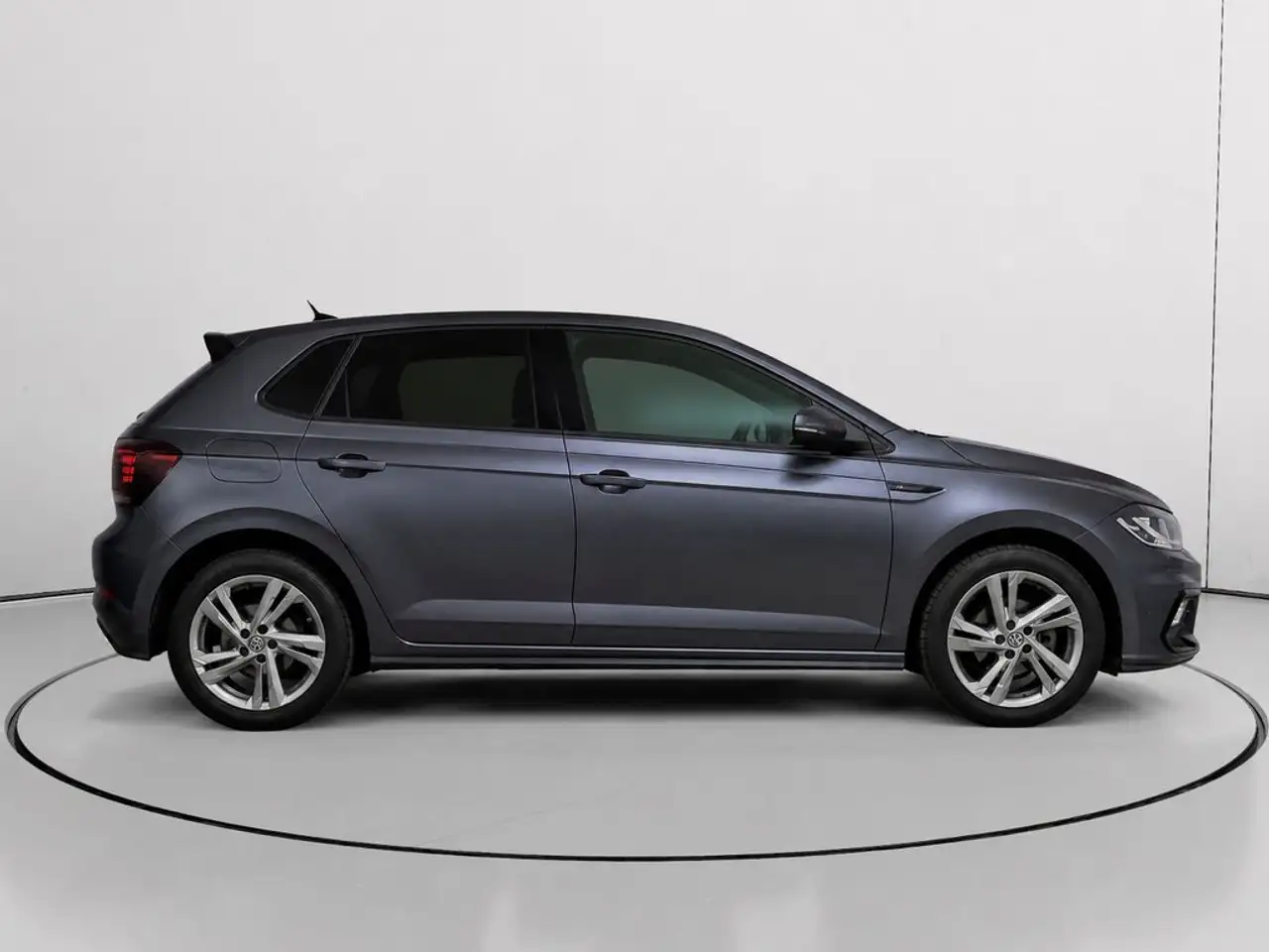 2022 Volkswagen Polo 1.0 TSI R-Line 70kW, photograph 2