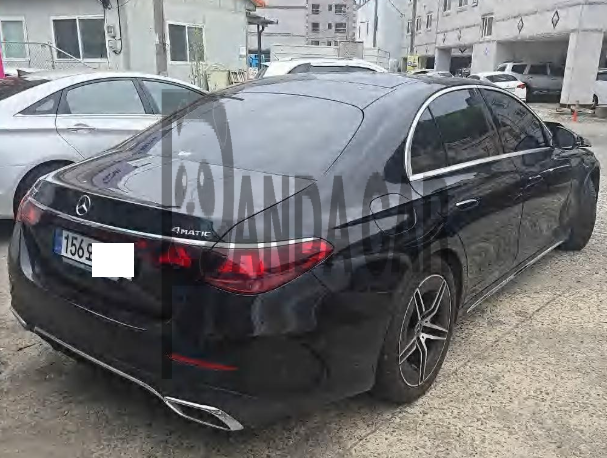2025 Mercedes-Benz E 300 4MATIC, photograph 3