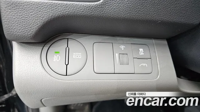 2019 Hyundai Starex Urban 9-Seater, photograph 2