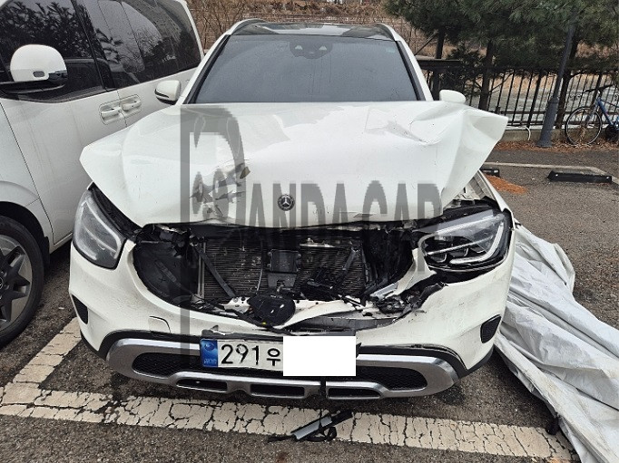 2020 Mercedes-Benz GLC300 e 4MATIC, photograph 1