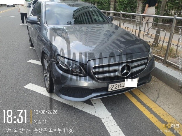 2019 Mercedes-Benz E220 d, photograph 1