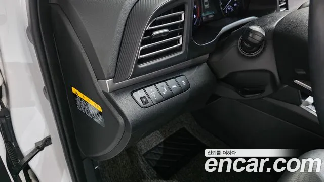 Hyundai AVANTE 1.6 — photo 1 of 34