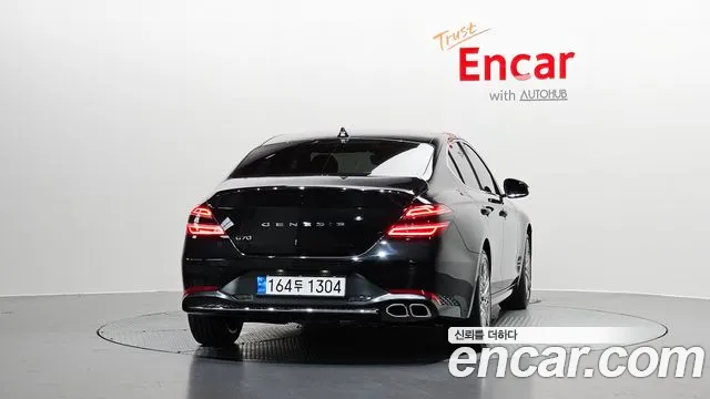 Genesis G70 Gasoline 2.0T 2WD — photo 1 of 31