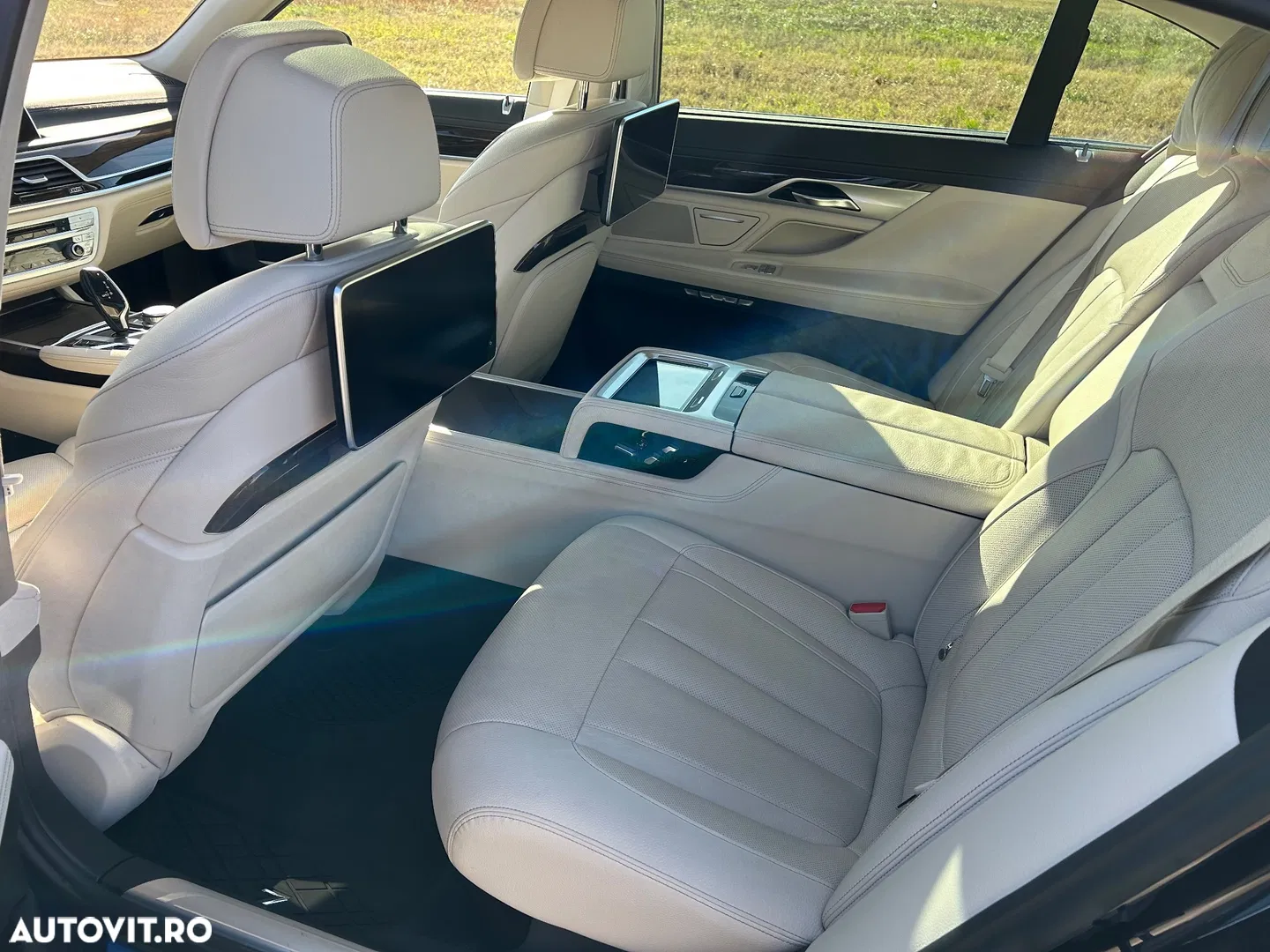 2016 BMW Seria 7 730Ld xDrive, photograph 9