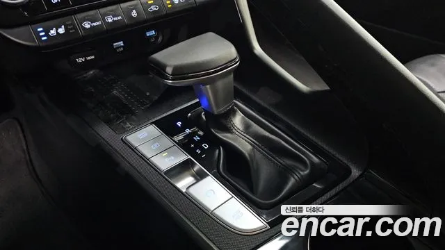 Hyundai AVANTE 1.6 — photo 1 of 20