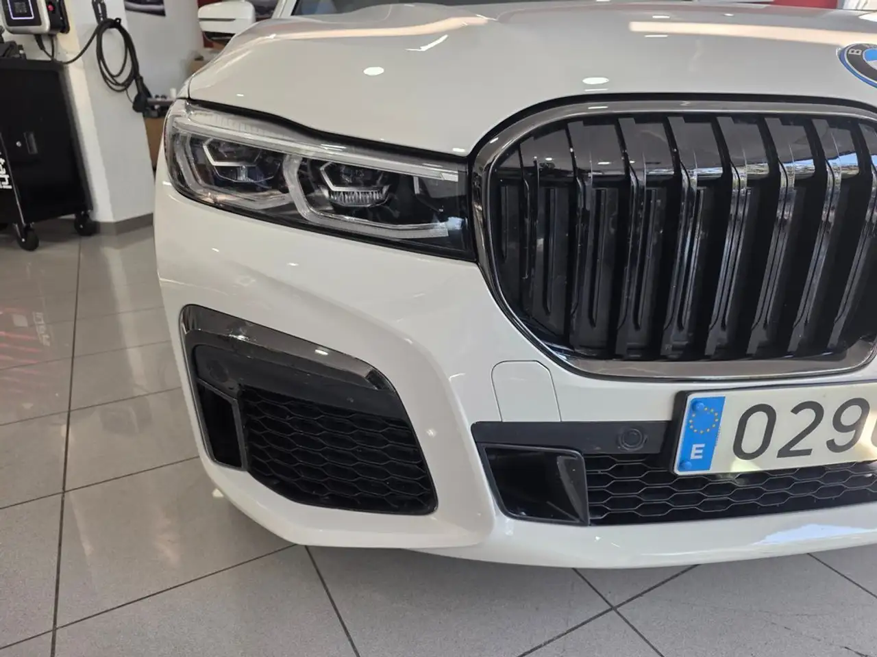 2021 BMW 745 745e, photograph 10