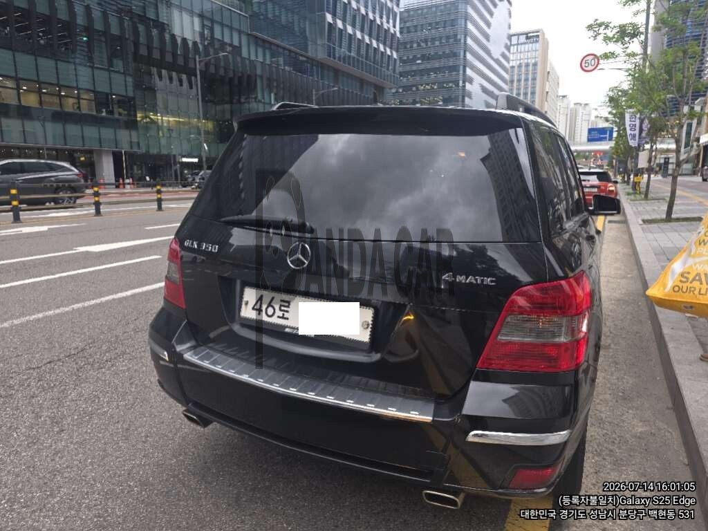 2010 Mercedes-Benz GLK350 4MATIC, photograph 4