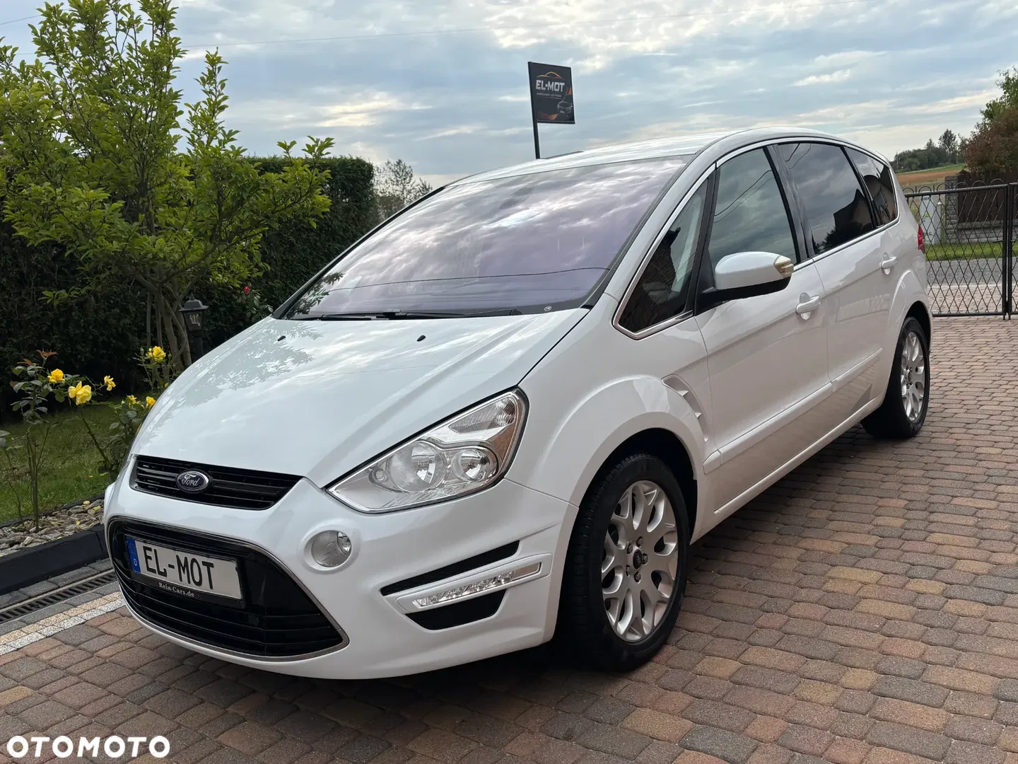 Ford S-Max 2.0 TDCi DPF Business Edition — photo 1 of 33
