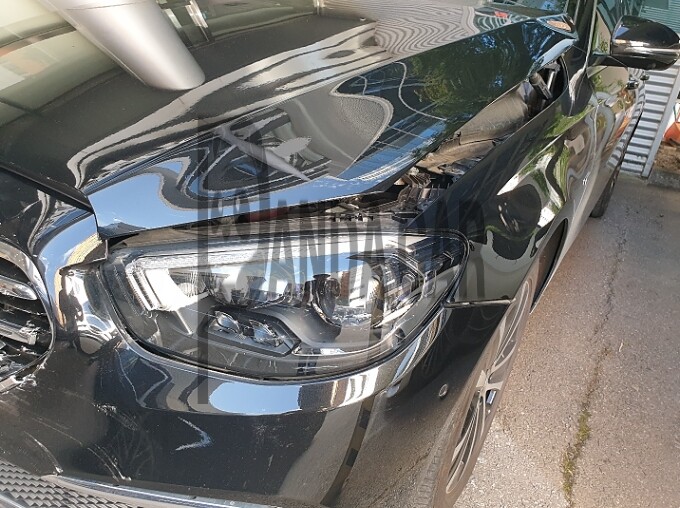 2021 Mercedes-Benz E300 e 4MATIC, photograph 4
