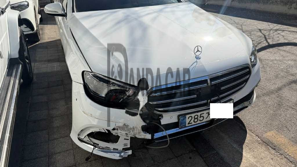 2021 Mercedes-Benz E250, photograph 1
