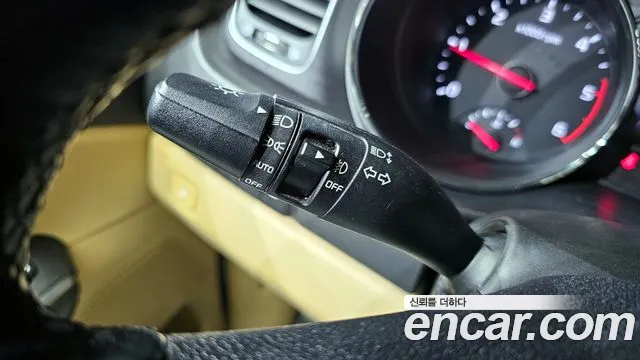 Kia Canival 9-seater Luxury — photo 1 of 20