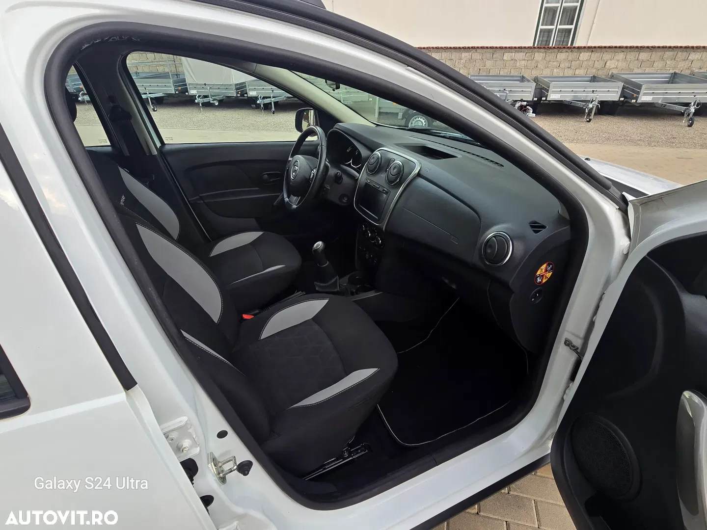 2013 Dacia Sandero 0.9 Stepway, photograph 9
