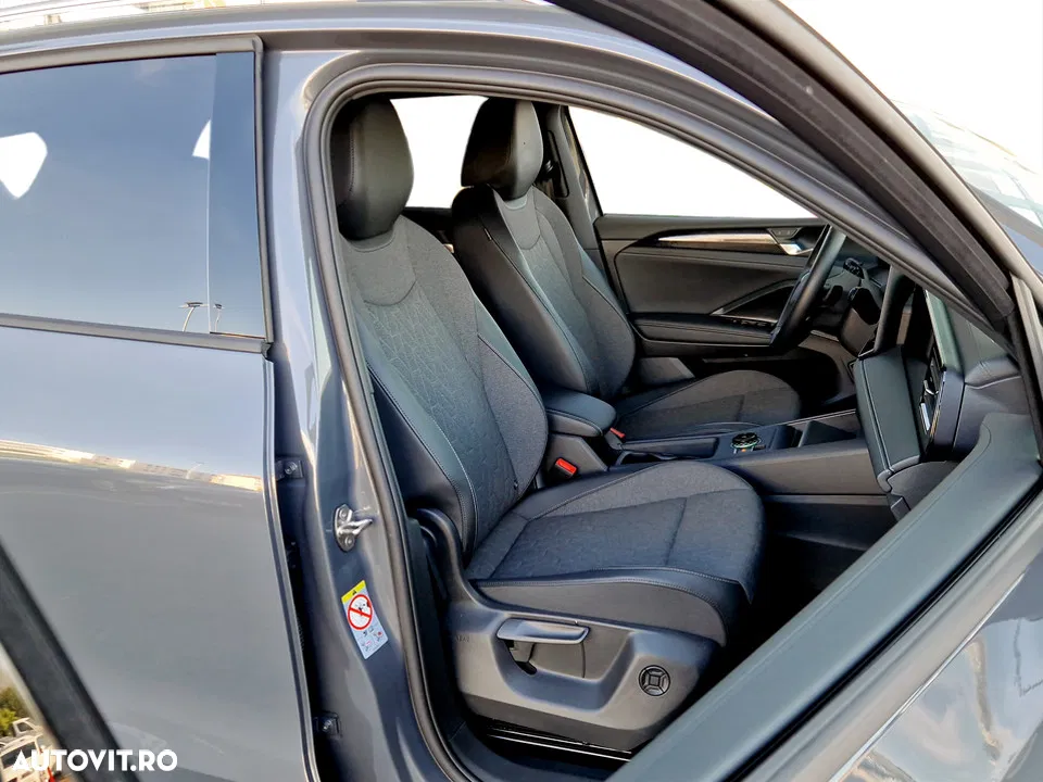 2025 Volkswagen Tiguan 1.5 TSI eHybrid DSG PHEV Life, photograph 11