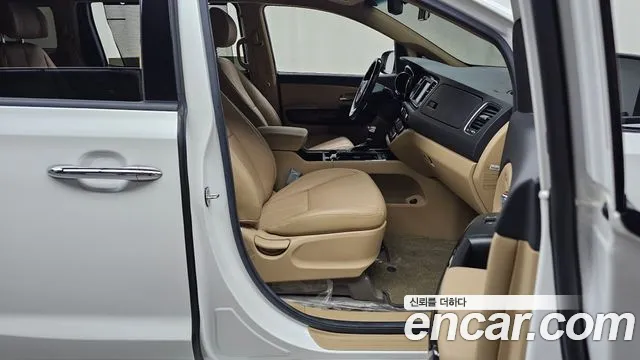 2017 Kia Canival 7-seater Limousine, photograph 8
