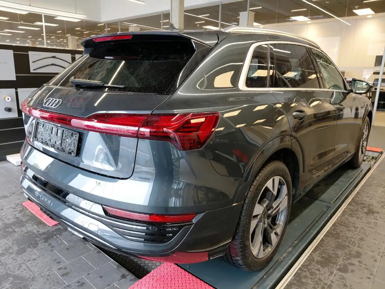 2023 Audi Q8 e-tron 55 ACC AHK HuD 360° MATRIX e-SITZE 20Z, photograph 6
