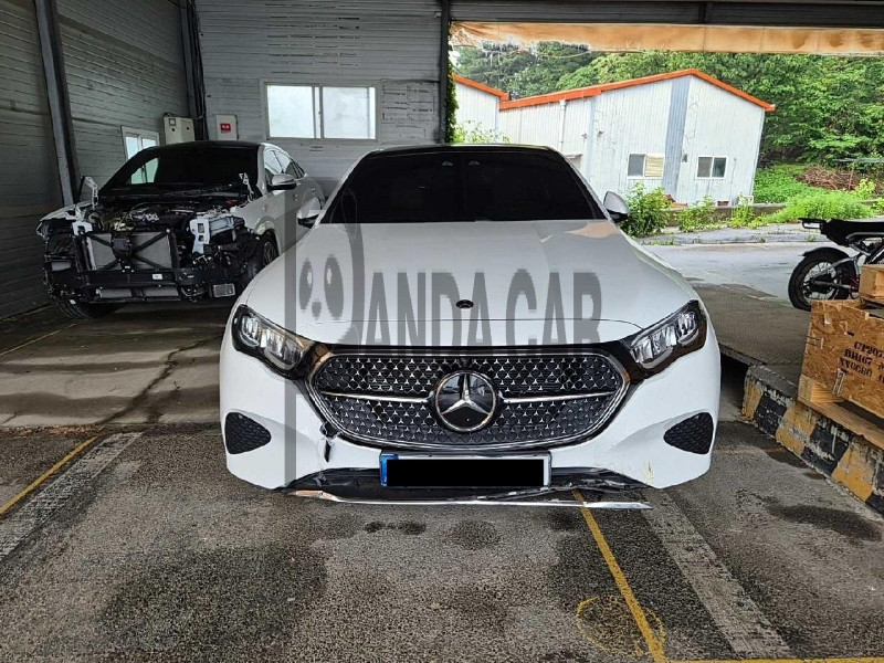 2026 Mercedes-Benz E 200, photograph 1