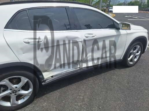 2019 Mercedes-Benz GLA220, photograph 2