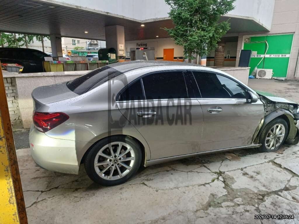 2020 Mercedes-Benz A220 Sedan, photograph 3