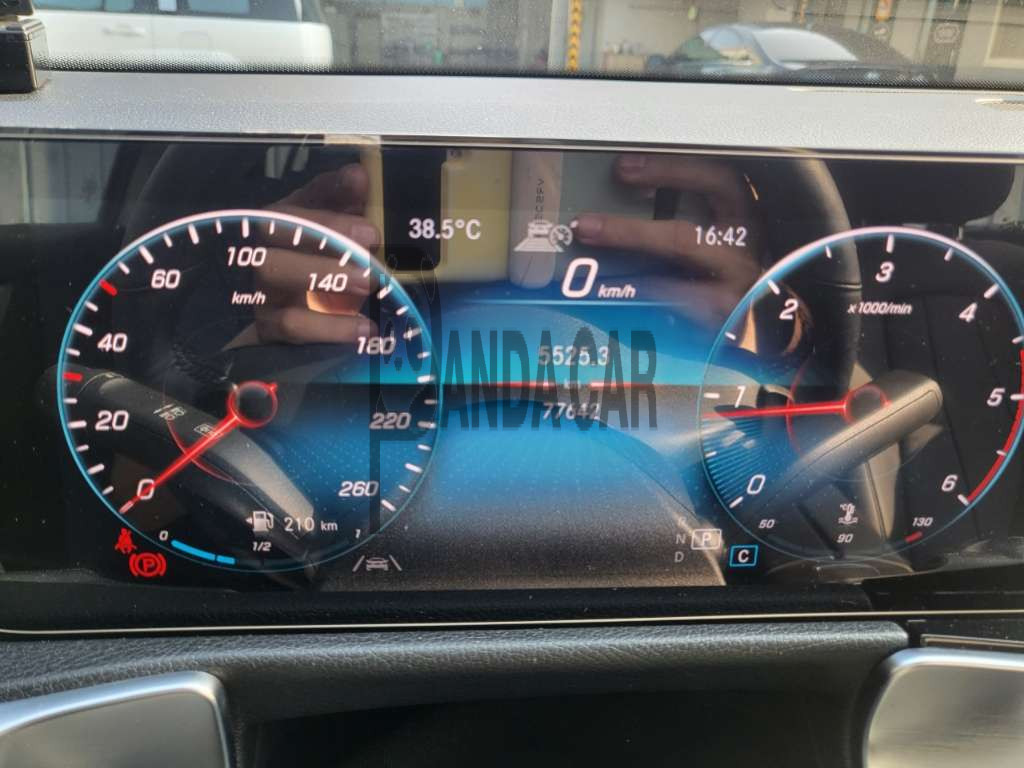 2021 Mercedes-Benz GLB200 d, photograph 9