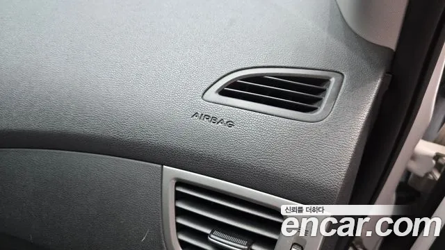 2013 Hyundai AVANTE 1.6 GDi Modern, photograph 3
