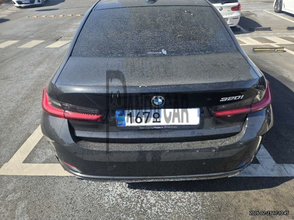 2025 BMW 320i, photograph 1
