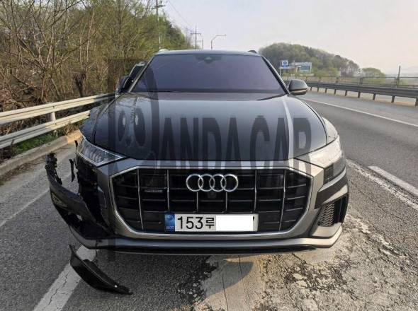2022 Audi Q8 50 TDI quattro, photograph 1