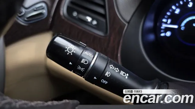 2015 Hyundai Grandeur HG300 Premium, photograph 11