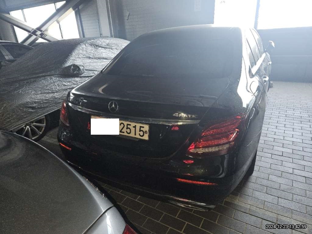 2017 Mercedes-Benz E220 d, photograph 1