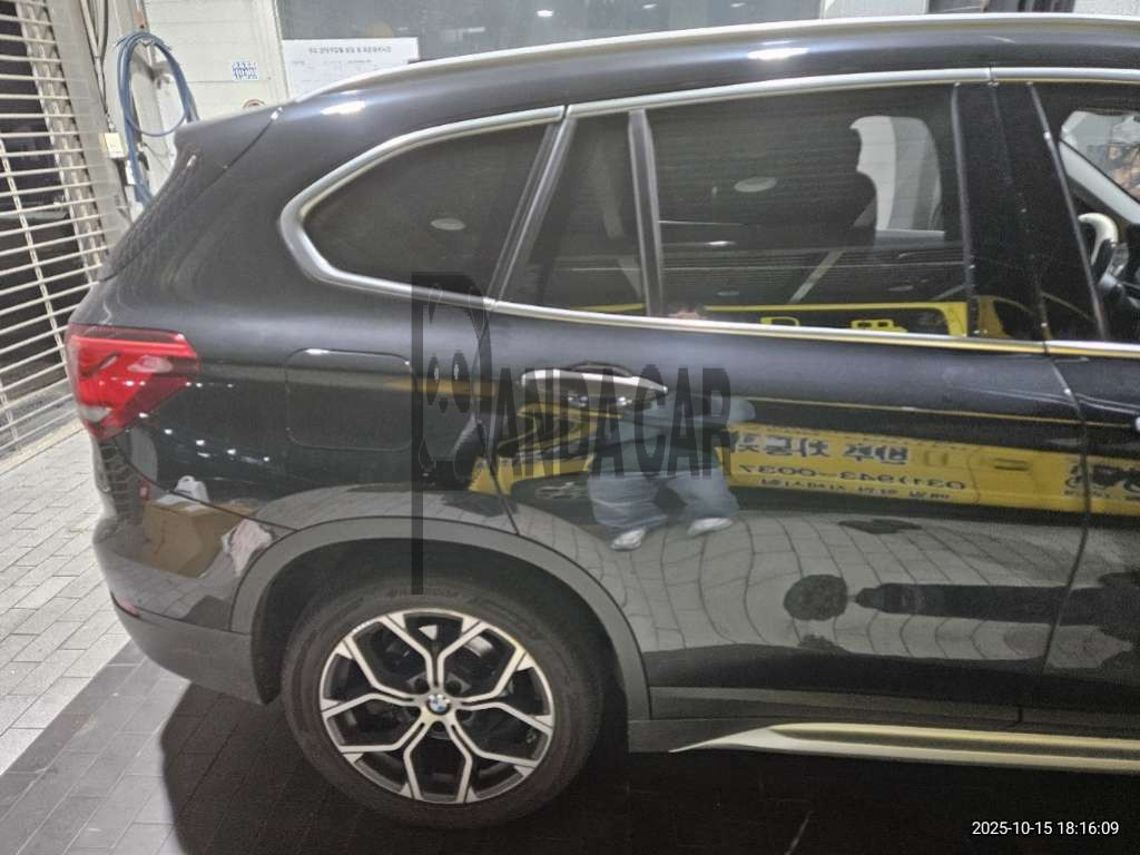 2021 BMW X1 xDrive20i, photograph 7