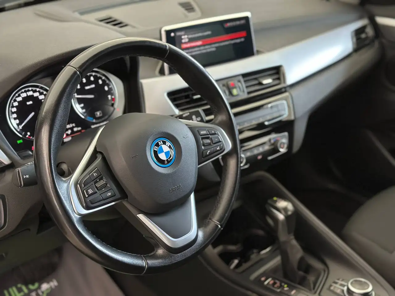 2022 BMW X1 xDrive 25e Business Advantage auto, photograph 9