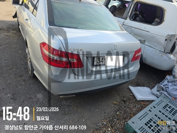 2010 Mercedes-Benz E350, photograph 4
