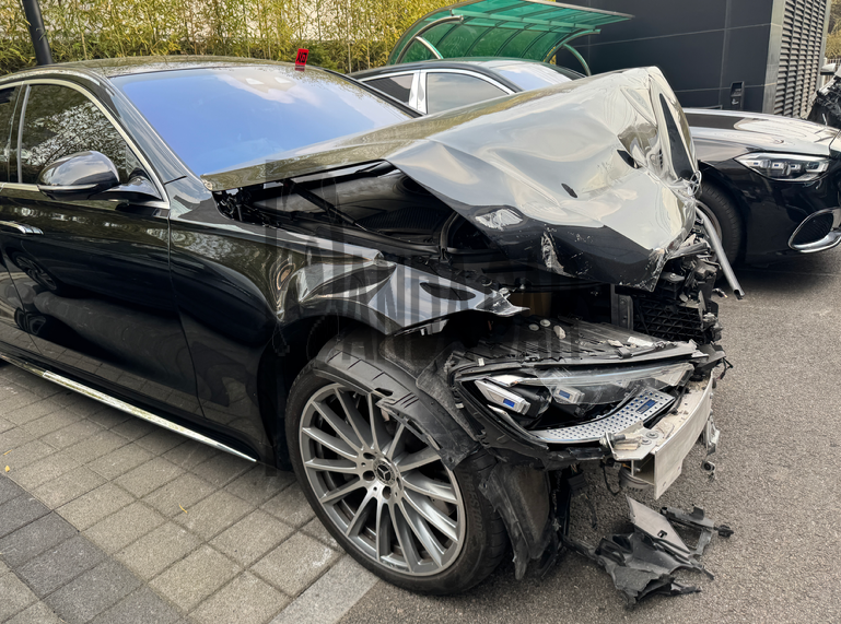 2022 Mercedes-Benz S500 4MATIC, photograph 2