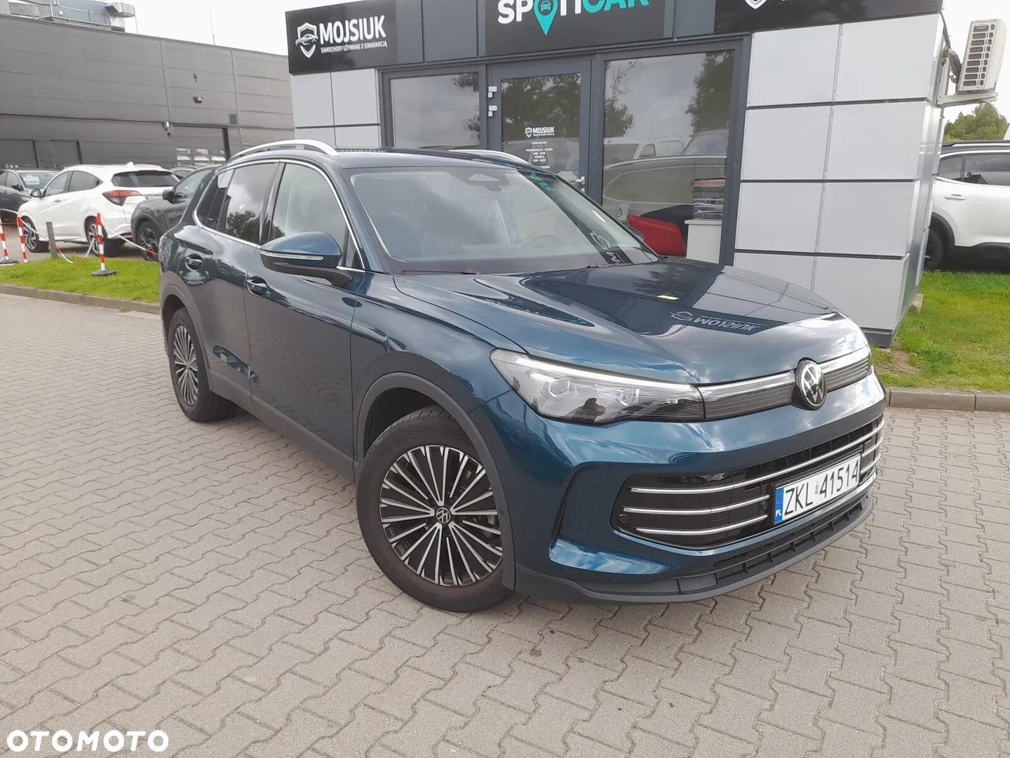 2024 Volkswagen Tiguan, photograph 2