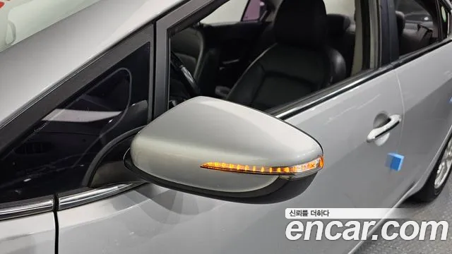 Kia K3 Luxury — photo 1 of 30