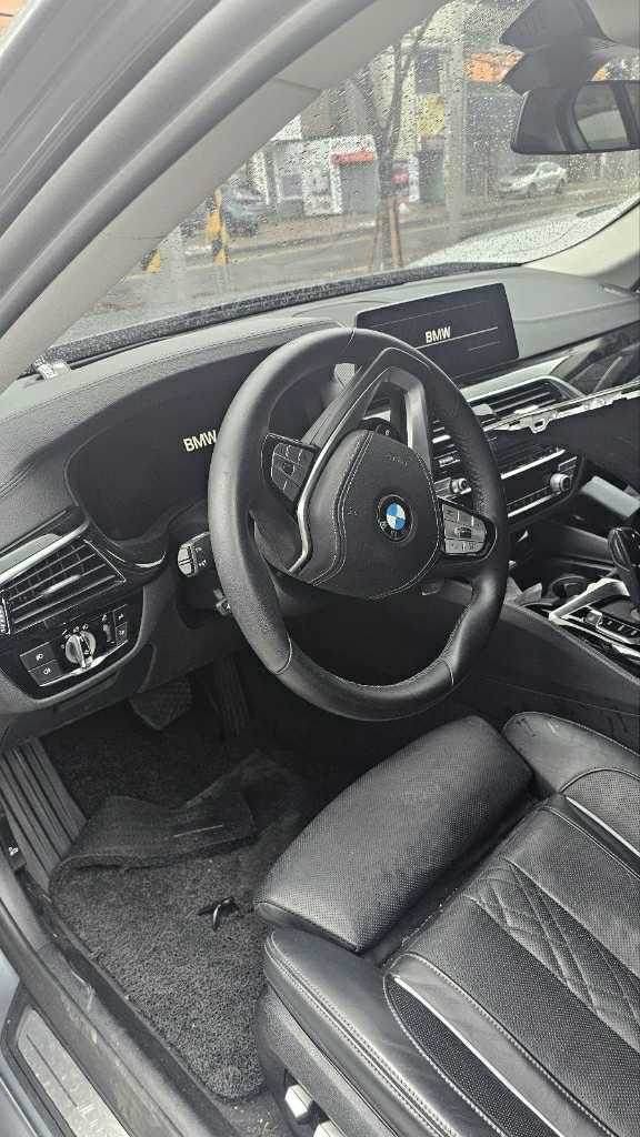 2020 BMW 530i xDrive Luxury, photograph 4