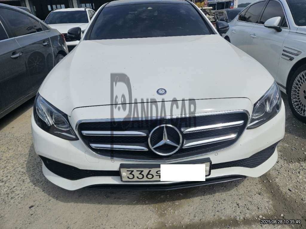 2017 Mercedes-Benz E300, photograph 1