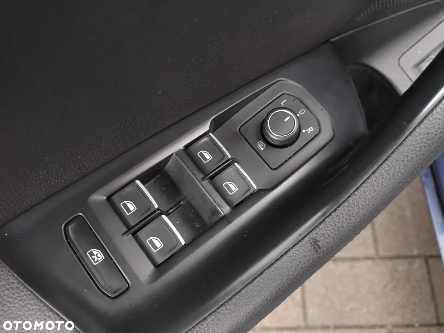 2015 Volkswagen Passat, photograph 10