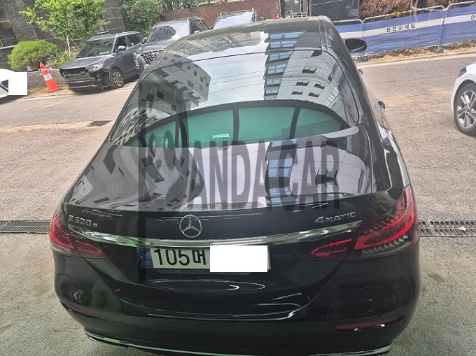 2021 Mercedes-Benz E300 e 4MATIC, photograph 9
