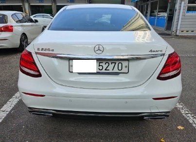 2017 Mercedes-Benz E220 d 4Matic, photograph 1