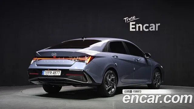 Hyundai AVANTE 1.6 — photo 1 of 20