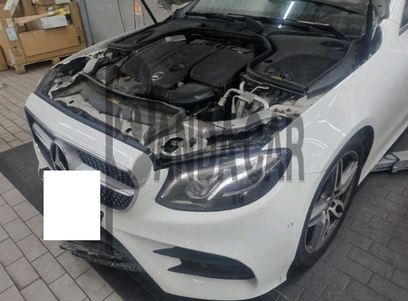 2020 Mercedes-Benz E220 d Coupe, photograph 3