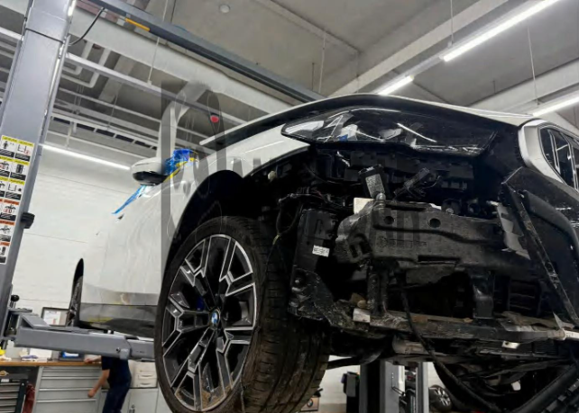 2026 BMW 530e xDrive, photograph 2