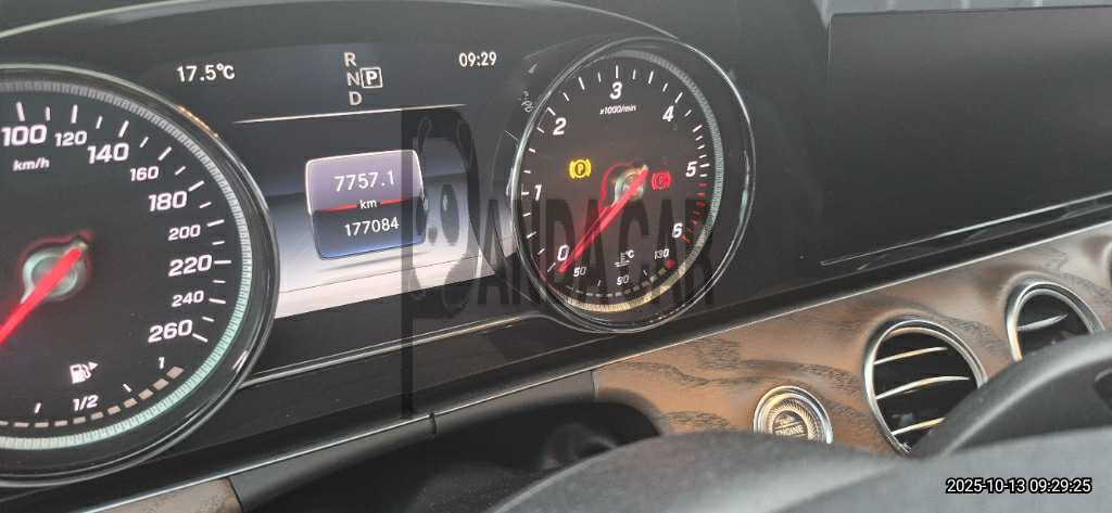 2018 Mercedes-Benz E220 d 4Matic, photograph 2