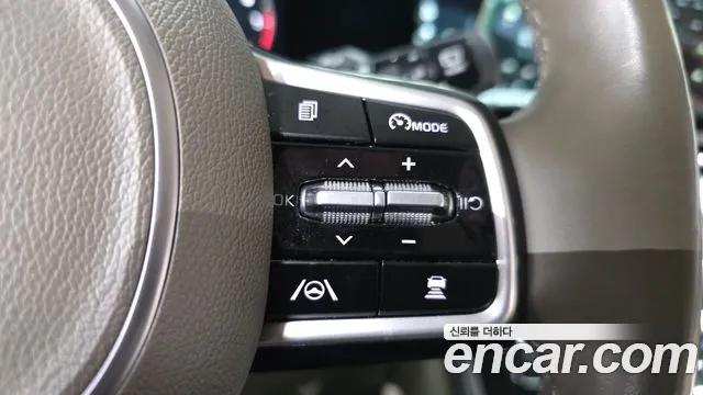 Kia Canival Gasoline 7-Seater Hi-Limousine — photo 1 of 40