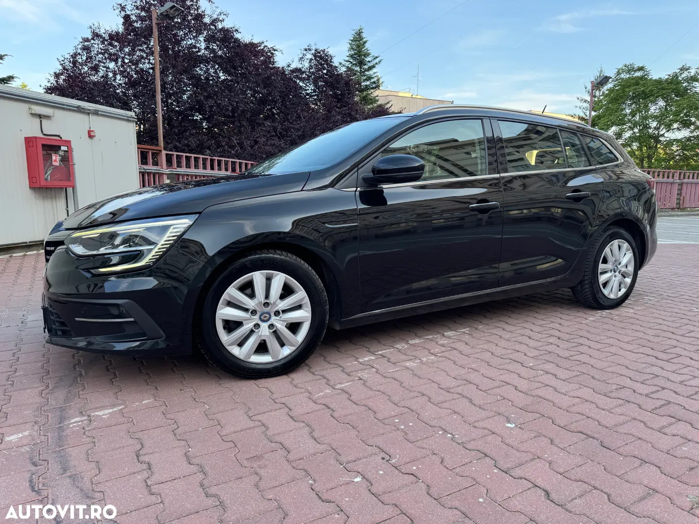 2021 Renault Megane E-TECH 160 INTENS, photograph 2