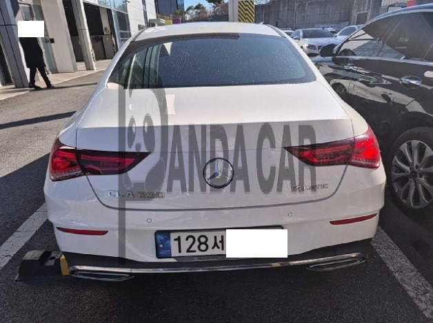 2021 Mercedes-Benz CLA250 4MATIC, photograph 2