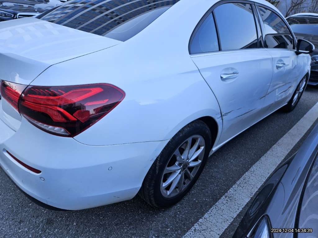 2020 Mercedes-Benz Benz A220 Sedan, photograph 2