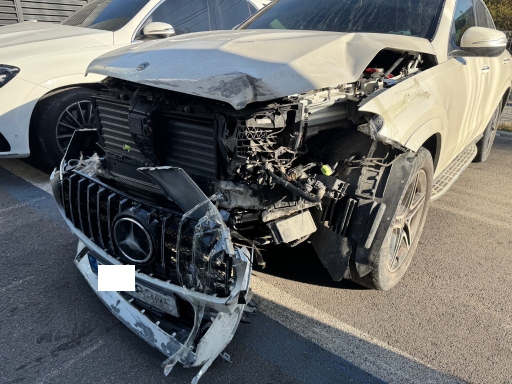 2021 Mercedes-Benz GLE400 d 4MATIC Coupe, photograph 2
