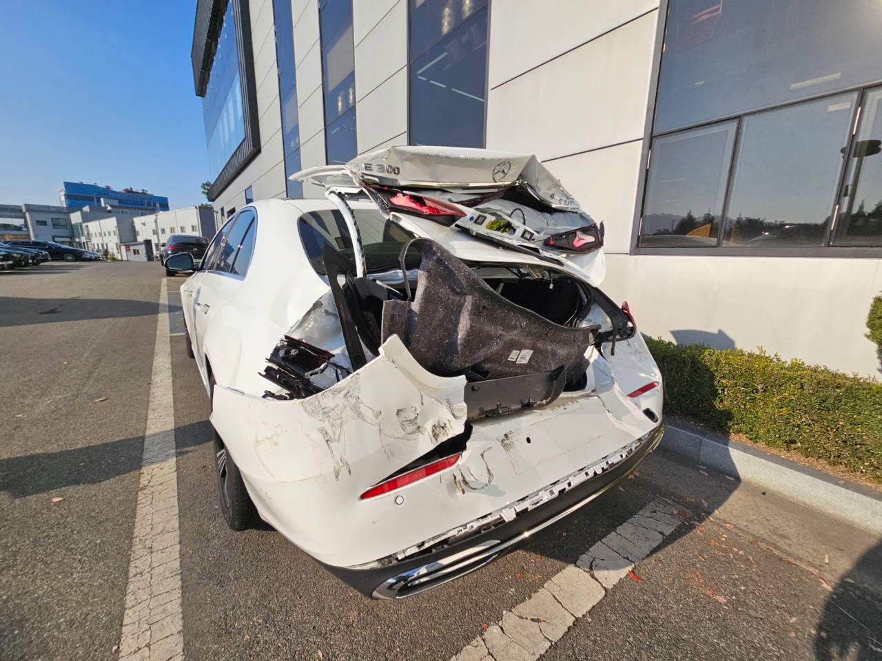 2024 Mercedes-Benz E 200, photograph 5